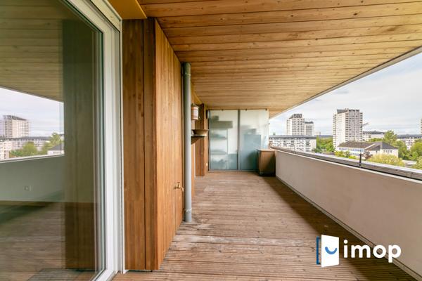 Grand 2 pièces avec vue dégagée et parking