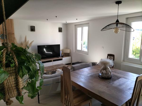 Le Thor (84250) Maison de village entièrement rénovée avec jardin