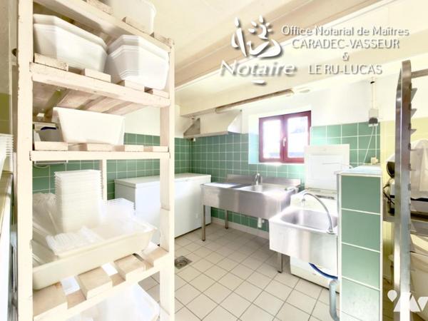 Commana - Ensemble immobilier à rénover comprenant ancien hôtel-restaurant et maison indépendante