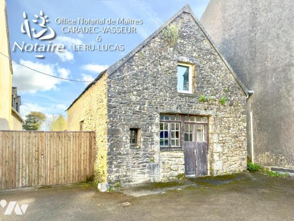 Commana - Ensemble immobilier à rénover comprenant ancien hôtel-restaurant et maison indépendante