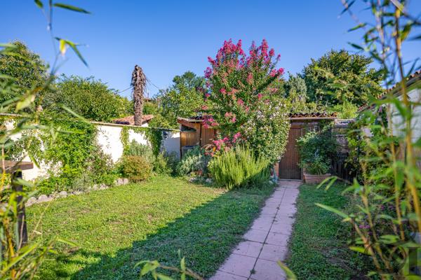 MAISON DE VILLE AVEC JARDIN
