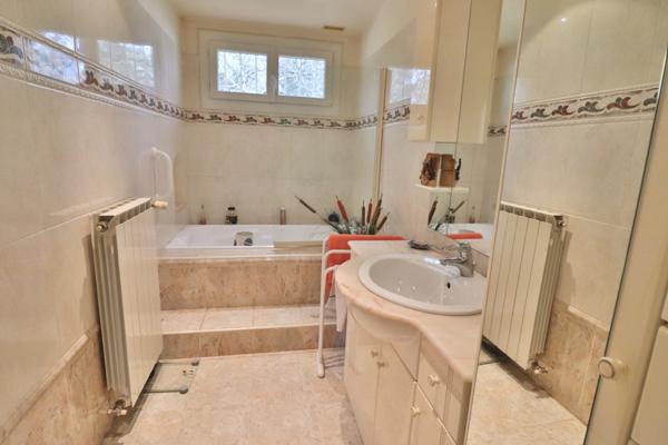 Saint Maximin - Maison T4 112m2 Double garage 2770m2