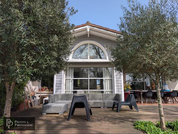 Nérac (47600) Villa de plain-pied avec piscine, dépendance sur un terrain de 8500m² à Nérac