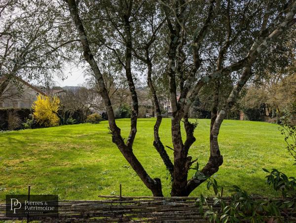Nérac (47600) Villa de plain-pied avec piscine, dépendance sur un terrain de 8500m² à Nérac