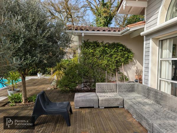 Nérac (47600) Villa de plain-pied avec piscine, dépendance sur un terrain de 8500m² à Nérac