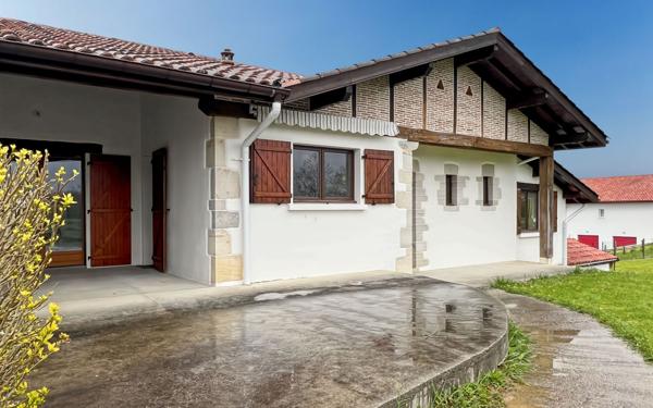 Maison à vendre    4 pièces •  Briscous