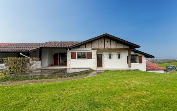 Maison à vendre    4 pièces •  Briscous