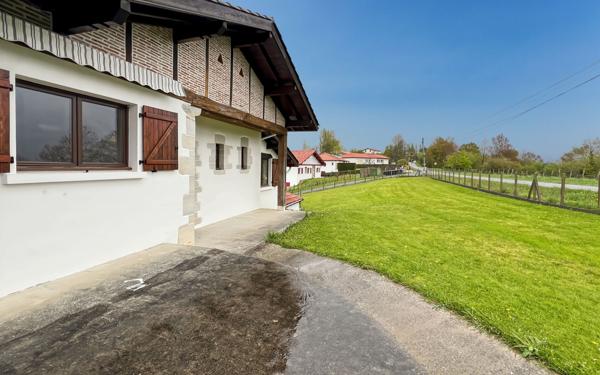 Maison à vendre    4 pièces •  Briscous