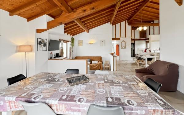 Maison à vendre    4 pièces •  Briscous