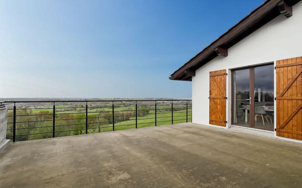 Maison à vendre    4 pièces •  Briscous