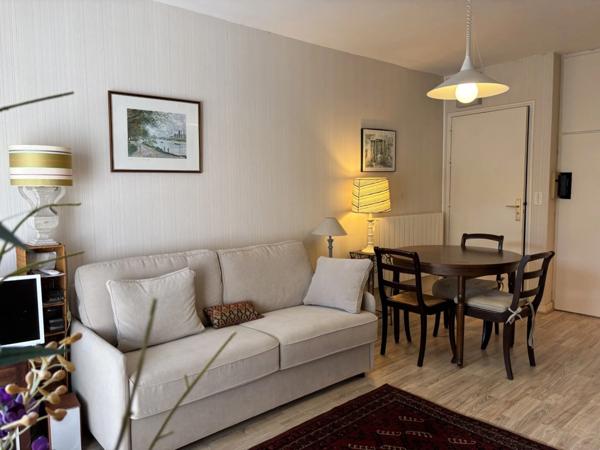 Studio – Terrasse plein Sud – À 300 Mètres de la plage!!!