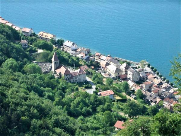 MEILLERIE –  Vue lac et montagnes – À proximité d'Évian et de la frontière suisse