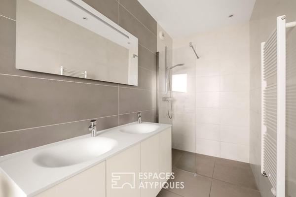 Toit-terrasse avec grandes terrasses et vue imprenable sur Lyon dans une résidence de standing