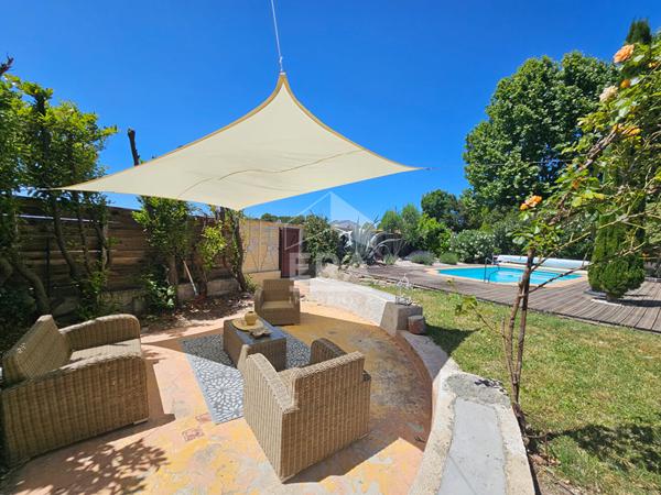 LANÇON-PROVENCE - Maison de plain-pied de 116m² - 3 chambres - piscine - 900m² de terrain