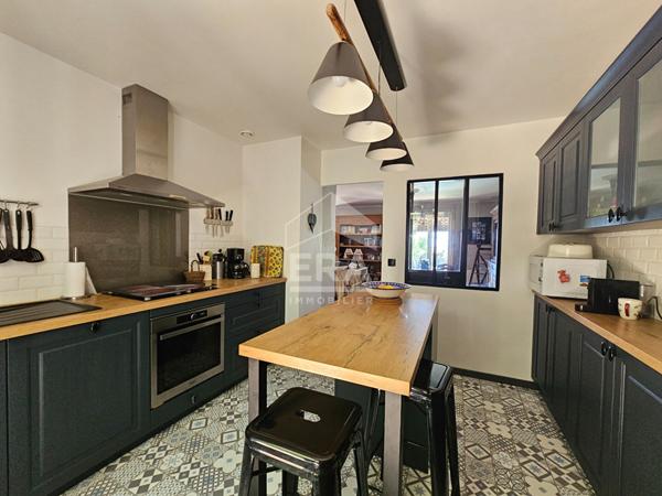 LANÇON-PROVENCE - Maison de plain-pied de 116m² - 3 chambres - piscine - 900m² de terrain