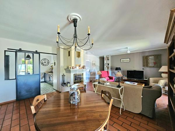 LANÇON-PROVENCE - Maison de plain-pied de 116m² - 3 chambres - piscine - 900m² de terrain