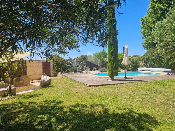 LANÇON-PROVENCE - Maison de plain-pied de 116m² - 3 chambres - piscine - 900m² de terrain