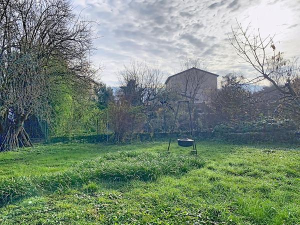 CONDRIEU CENTRE - TERRAIN PLAT CONSTRUCTIBLE DE 500 M²