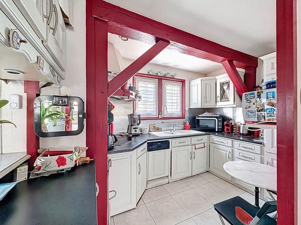 Pavillon situé à Mitry Mory (Mitry le Neuf) - 3 chambres - jardin 517 m2 - sous-sol total - nombreuses places de stationnement