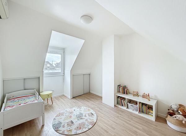 Pavillon situé à Mitry Mory (Mitry le Neuf) - 3 chambres - jardin 517 m2 - sous-sol total - nombreuses places de stationnement