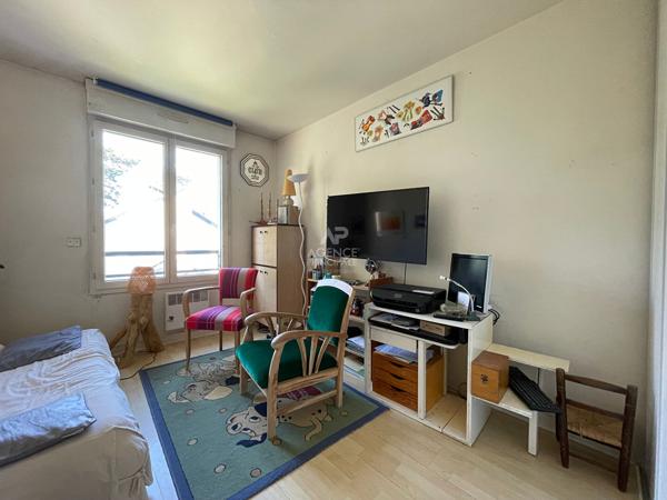 CHAVILLE Rive Droite - Appartement 4/5 pièces avec balcons. 749 000 € **  - Référence  726-C