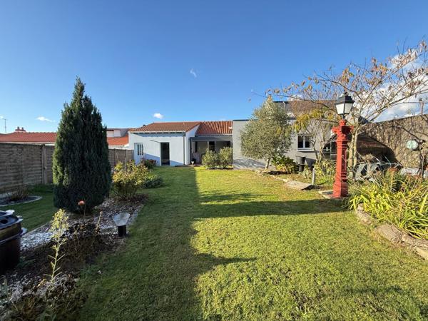 Idéalement située, Maison 4 chambres, parfait état