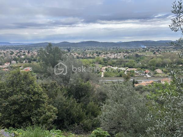 Terrain de 2 093 m²