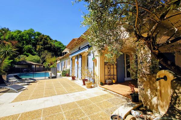 Maison
         11 pièces
        - 660 m² Bien prestige 1 430 000 € *