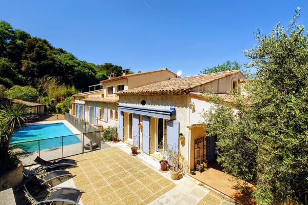 Maison
         11 pièces
        - 660 m² Bien prestige 1 430 000 € *