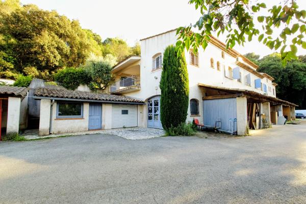 Maison
         11 pièces
        - 660 m² Bien prestige 1 430 000 € *