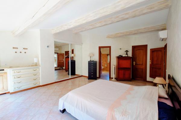 Maison
         11 pièces
        - 660 m² Bien prestige 1 430 000 € *