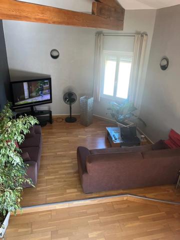 Vente                                                      Appartement
                        
                     3 pièces                      80 m2                     à Perpignan