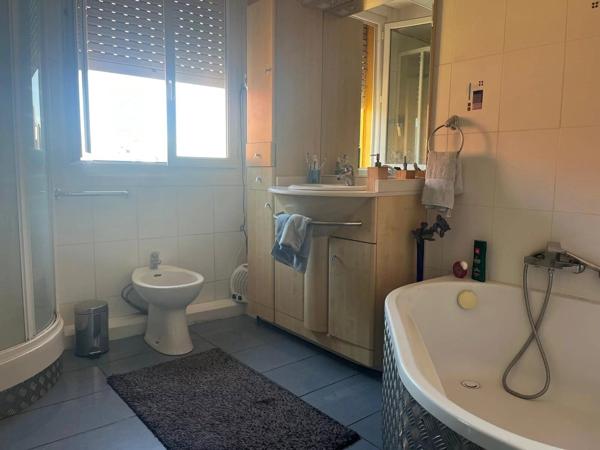 Vente                                                      Appartement
                        
                     3 pièces                      80 m2                     à Perpignan