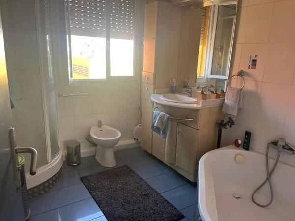 Vente                                                      Appartement
                        
                     3 pièces                      80 m2                     à Perpignan