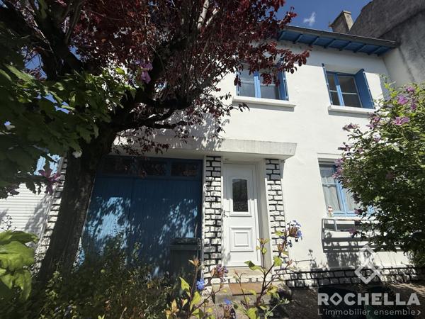 BELLE MAISON DE CENTRE. VILLAGE TOUS COMMERCES