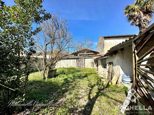 BELLE MAISON DE CENTRE. VILLAGE TOUS COMMERCES