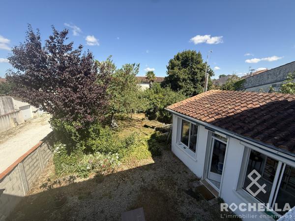 BELLE MAISON DE CENTRE. VILLAGE TOUS COMMERCES