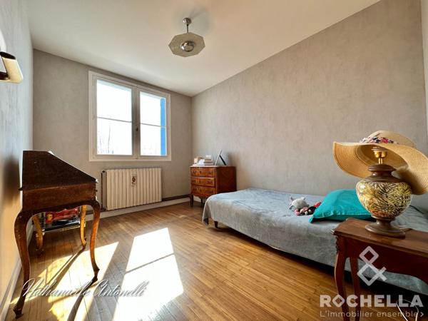 BELLE MAISON DE CENTRE. VILLAGE TOUS COMMERCES