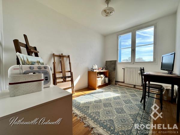 BELLE MAISON DE CENTRE. VILLAGE TOUS COMMERCES