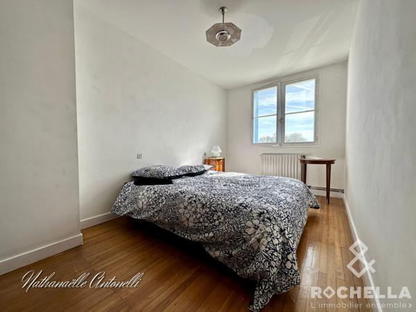 BELLE MAISON DE CENTRE. VILLAGE TOUS COMMERCES