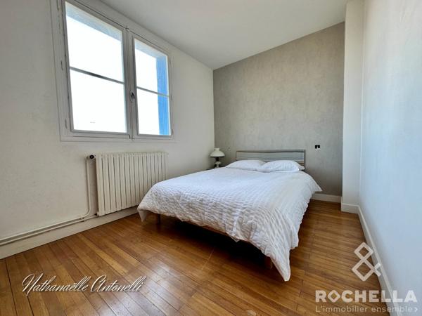 BELLE MAISON DE CENTRE. VILLAGE TOUS COMMERCES