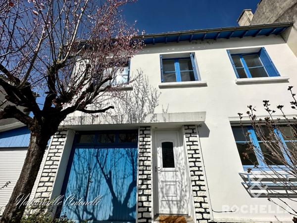 BELLE MAISON DE CENTRE. VILLAGE TOUS COMMERCES