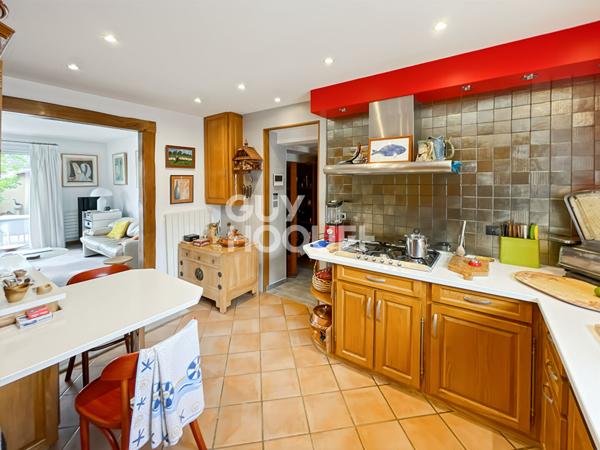 Maison atypique de standing à vendre à Fontenay-Trésigny ? 188 m² sur terrain de 576 m²