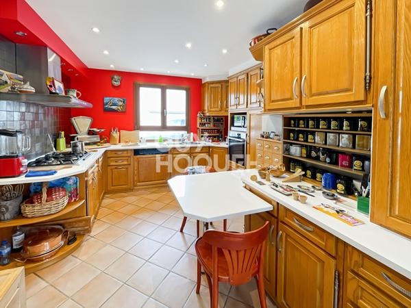Maison atypique de standing à vendre à Fontenay-Trésigny ? 188 m² sur terrain de 576 m²