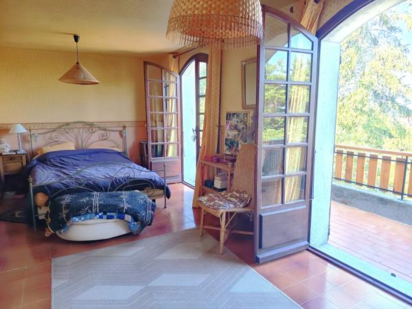 Maison
         7 pièces
        - 150 m² Exclusivité 415 000 € *