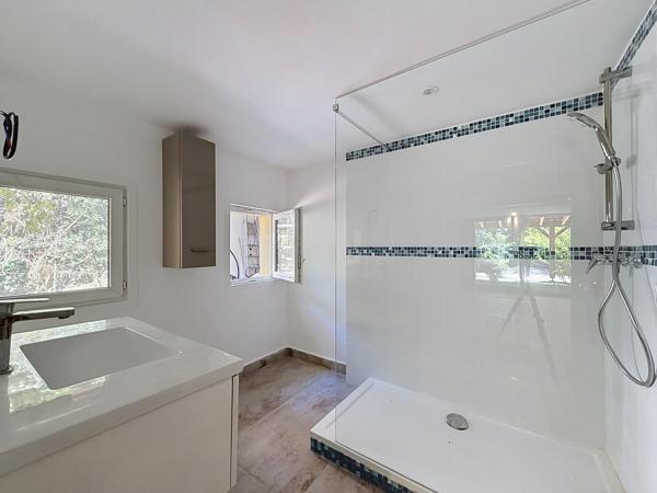 Maison
         4 pièces
        - 97 m² Exclusivité 420 000 € *