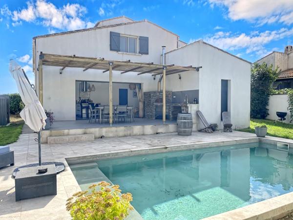 Maison Mauguio 151 m2 + appartement indépendant 46m2 + piscine sur terrain 605m2