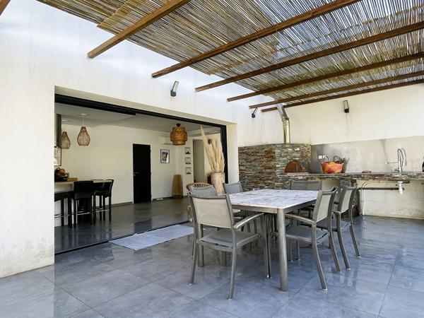 Maison Mauguio 151 m2 + appartement indépendant 46m2 + piscine sur terrain 605m2