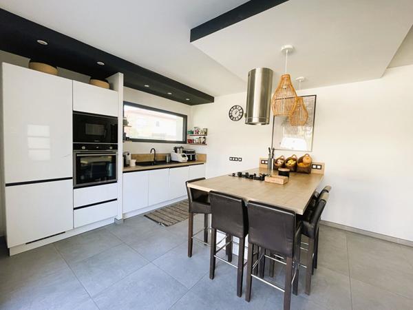 Maison Mauguio 151 m2 + appartement indépendant 46m2 + piscine sur terrain 605m2