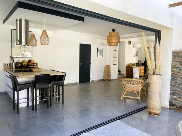 Maison Mauguio 151 m2 + appartement indépendant 46m2 + piscine sur terrain 605m2